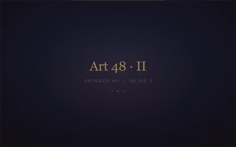 Fejhallgató és okostelefon egy asztalon